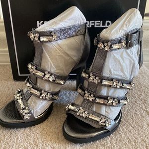 New, Karl Lagerfeld, Bristol T-Strap Sandal Gunmetal Tumbled Metalic, Size 7.5